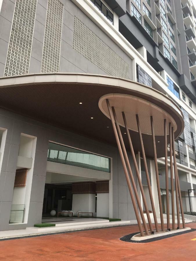 Ioi Conezion Iman'S Home With Pool View Unit Putrajaya Extérieur photo
